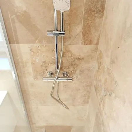 Rose Apartment *